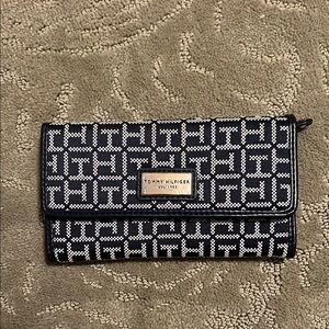 Tommy Hilfiger Black and White Geometric Wallet
